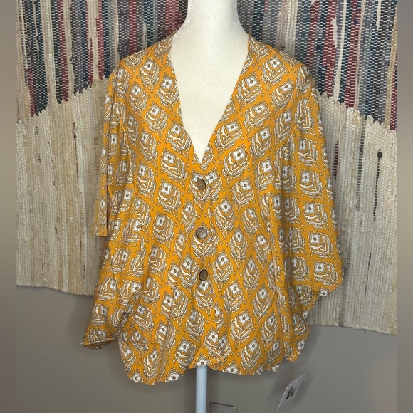 BNWT Do Everything In Love button-down top, Kimono sleeve, OSFM - Picture 3 of 7